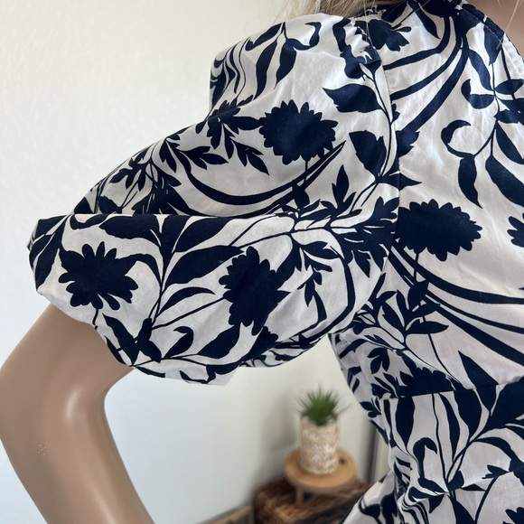 Women’s Puff Sleeve Wrap Waist Top Size Small - Picture 2 of 5